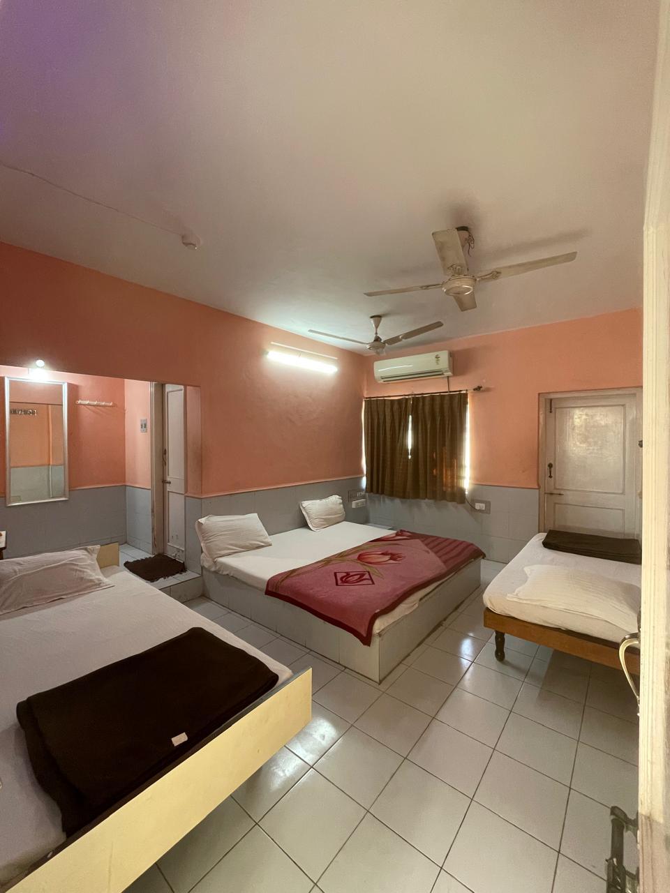 HOTEL MEERA – photo 4