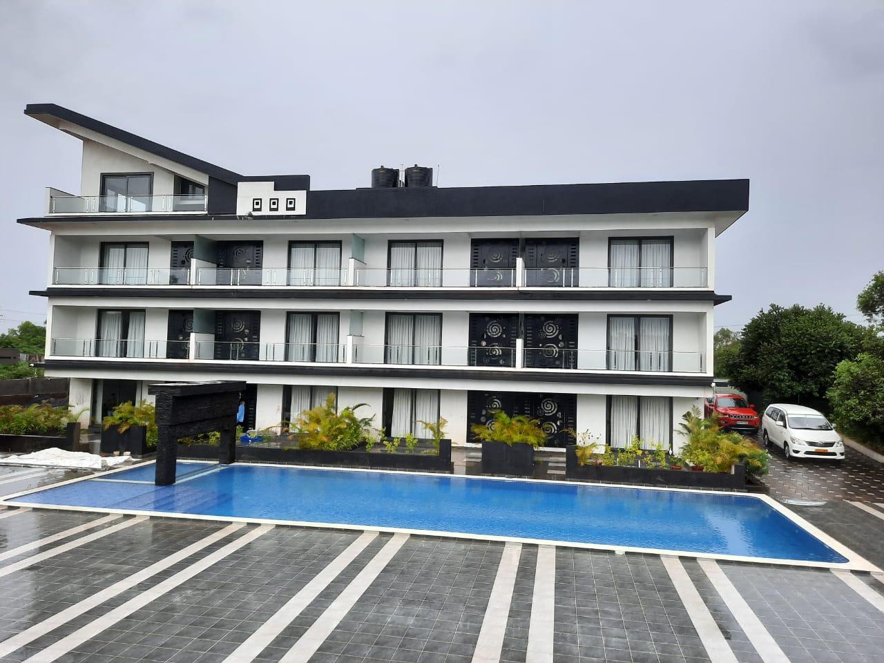 CRYSTAL VILLAGE HOME IN THE GREENS