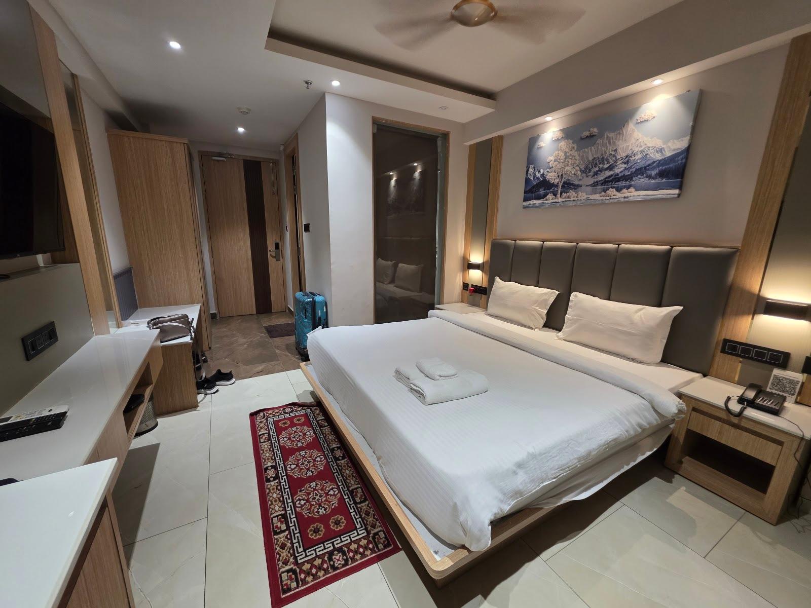 HOTEL SIGNATURE SUITES – photo 1