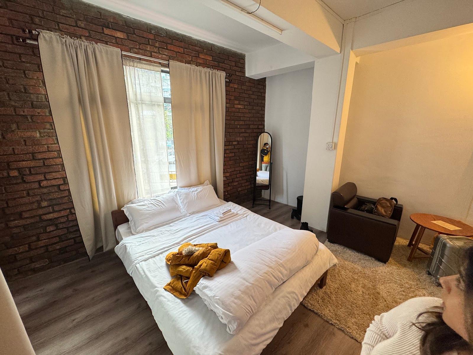 R and H Stay – photo 2