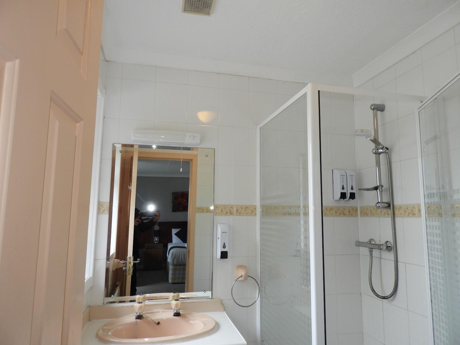 All Seasons Guest House Gatwick & Airport Parking – photo 3