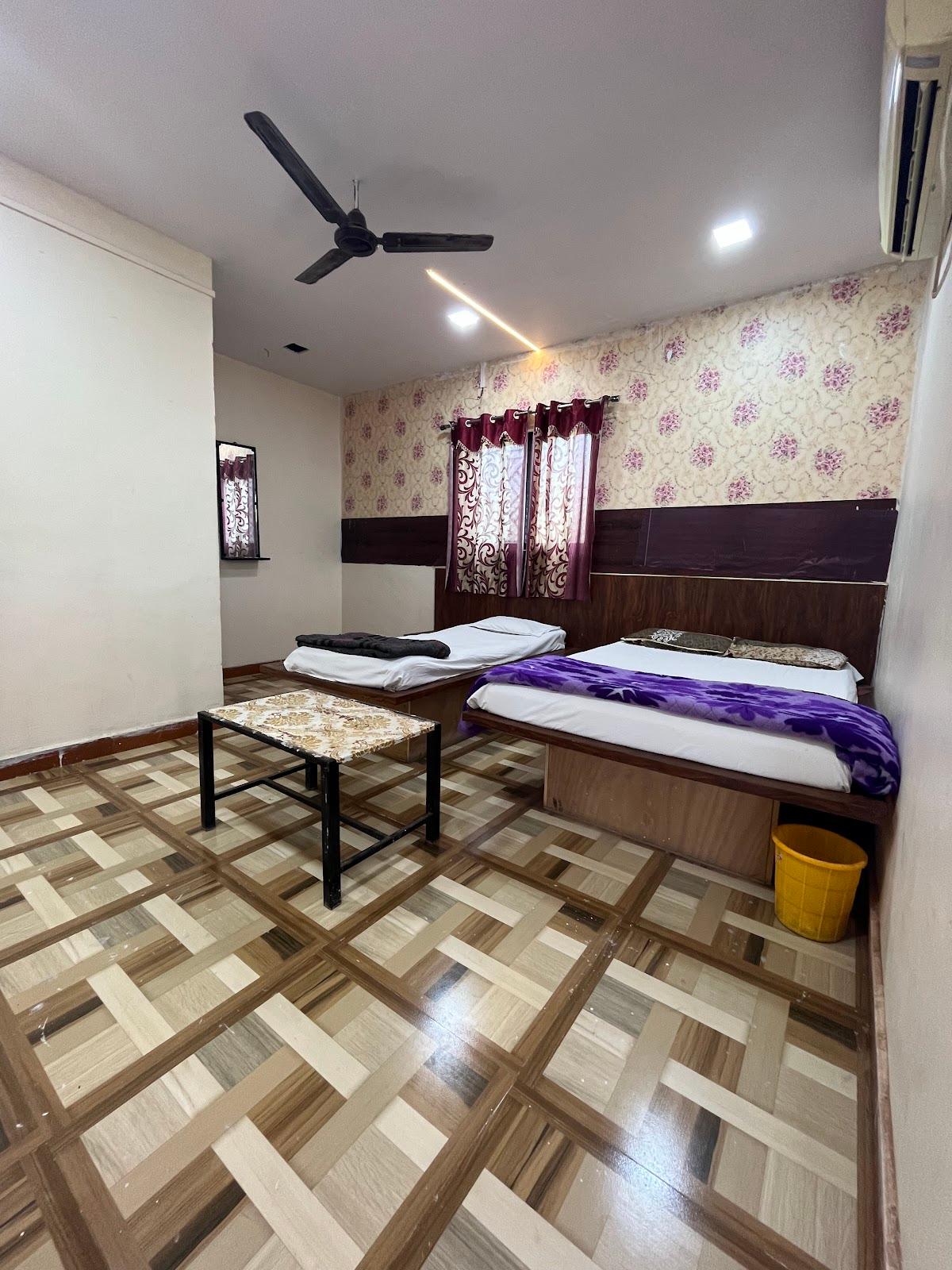 Hotel suswar lodge (couple's friendly Budget rooms) – photo 1