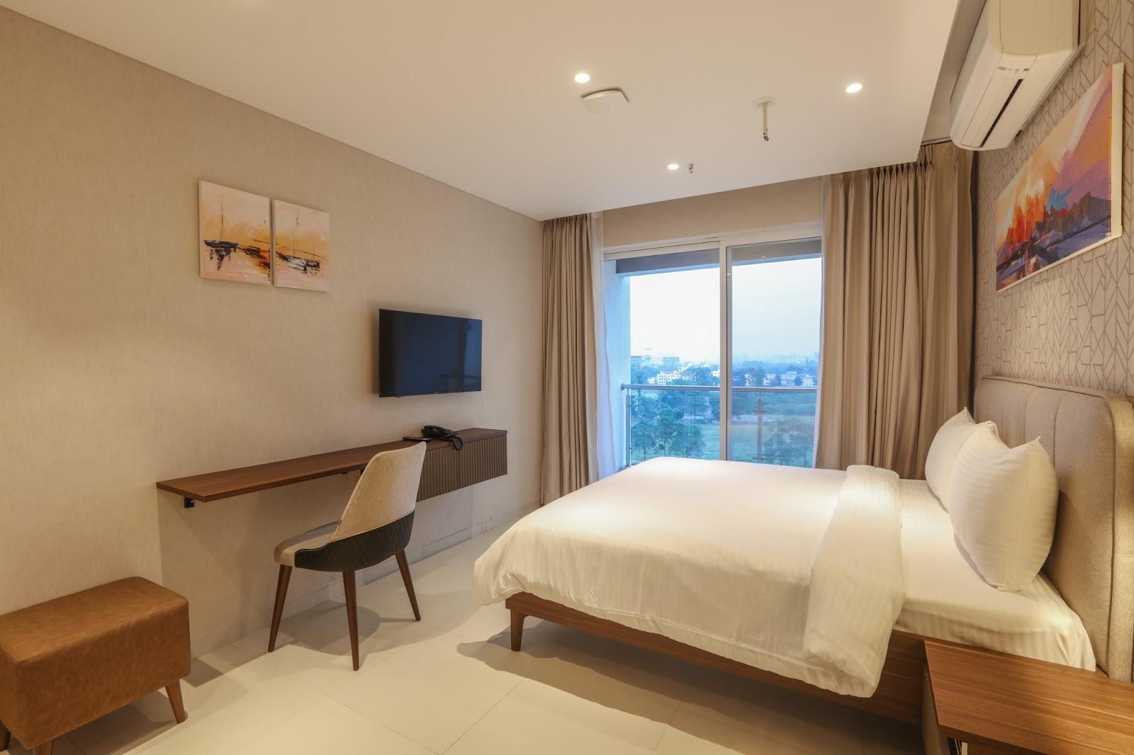 AR Suites Jewels Royale (Award Winning 4-Star Upscale Apartment Hotel) – photo 3