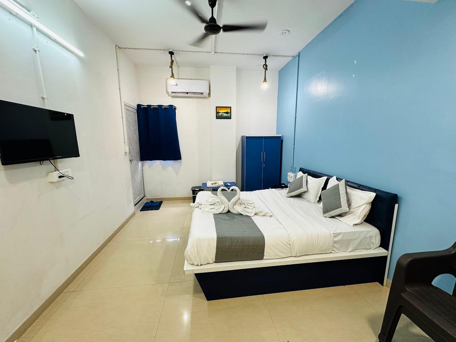 Hotel Solitaire / Collection O Hotel / OYO Rooms / Couples and family Friendly Hotel Near me / Hotel In Surat – photo 4