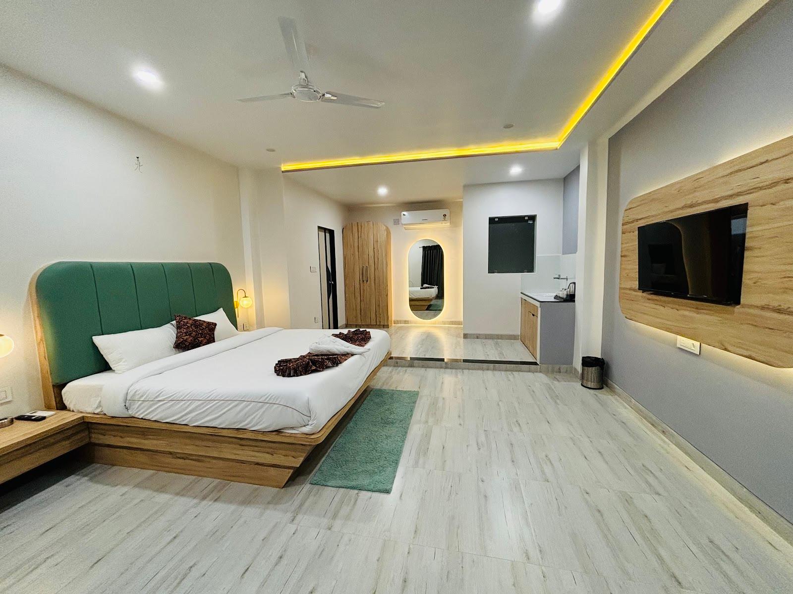 The Lavish Stay – photo 2