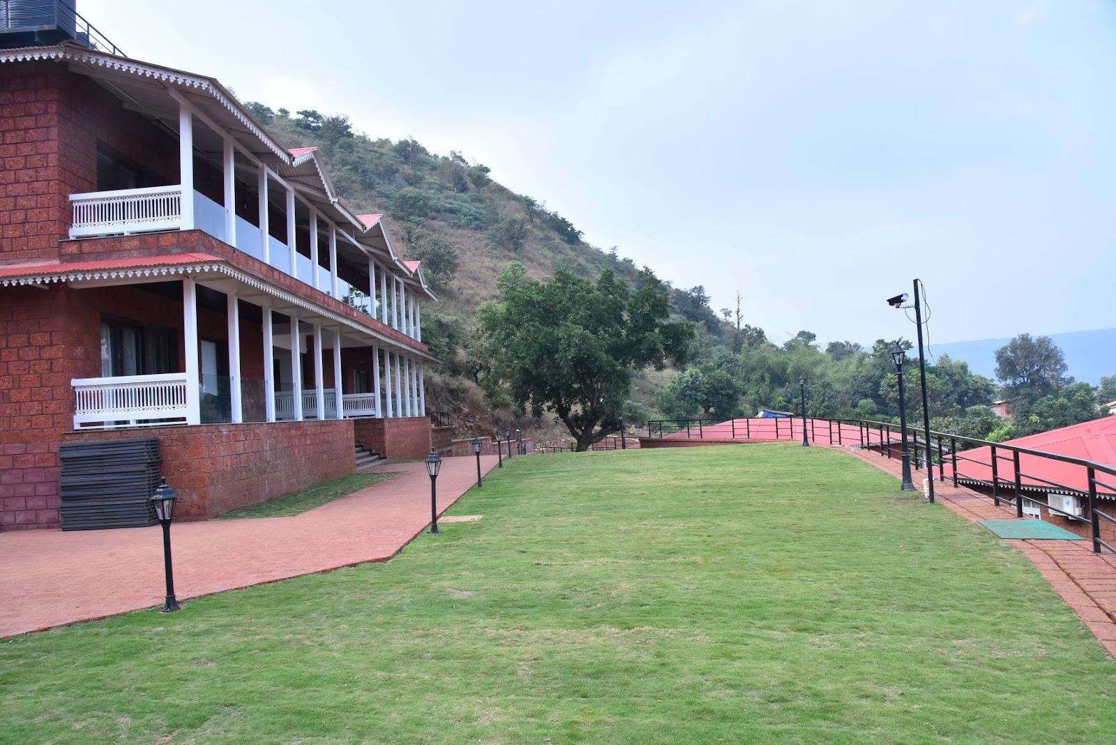 REGENTA PLACE GREENLEAF MAHABALESHWAR By Royal Orchid Hotels-Veg & Non Veg. – photo 1