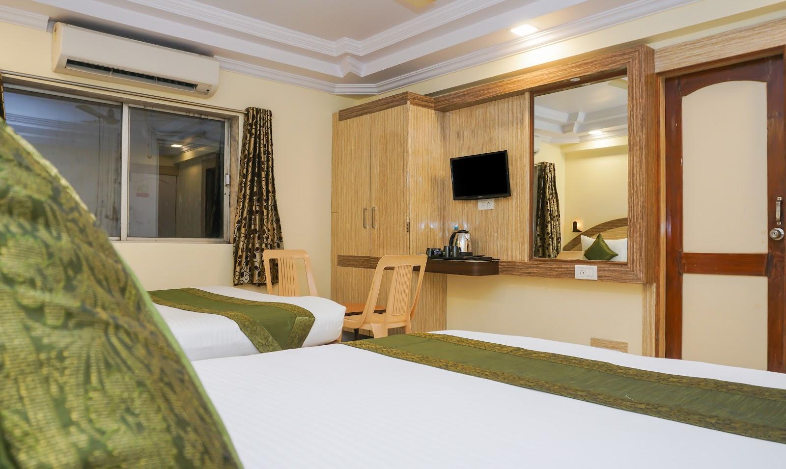 Treebo Hillway Inn Main Market – photo 4