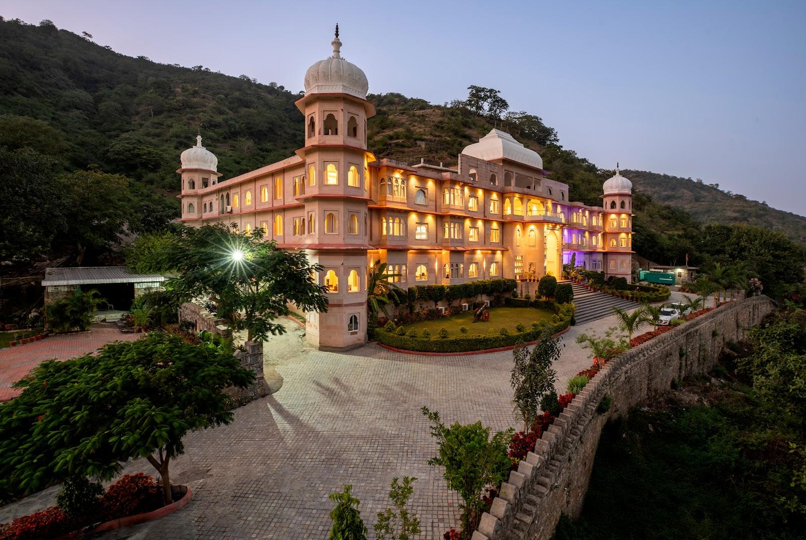 Kumbhalgarh Fort Resort-Pure Veg – photo 1