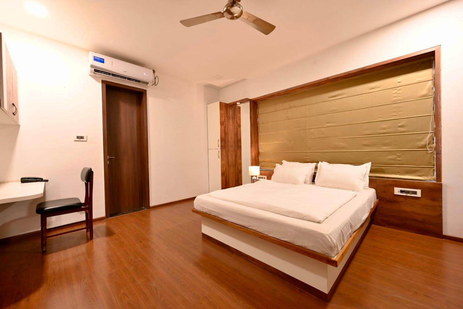 THE HEY HOTEL BANER – photo 3