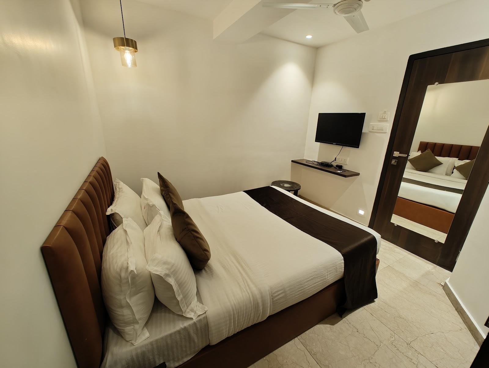 The Majlis Hotel Colaba – photo 2