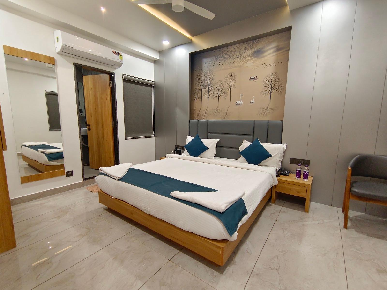 Hotel The Premier at Dwarka – photo 2