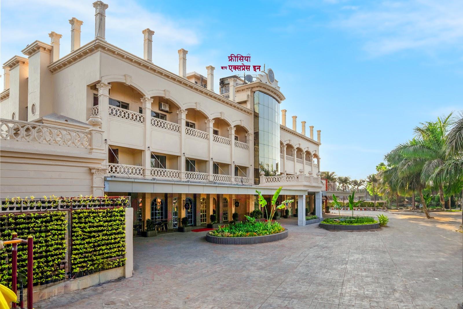 Freesia by Express Inn – photo 1