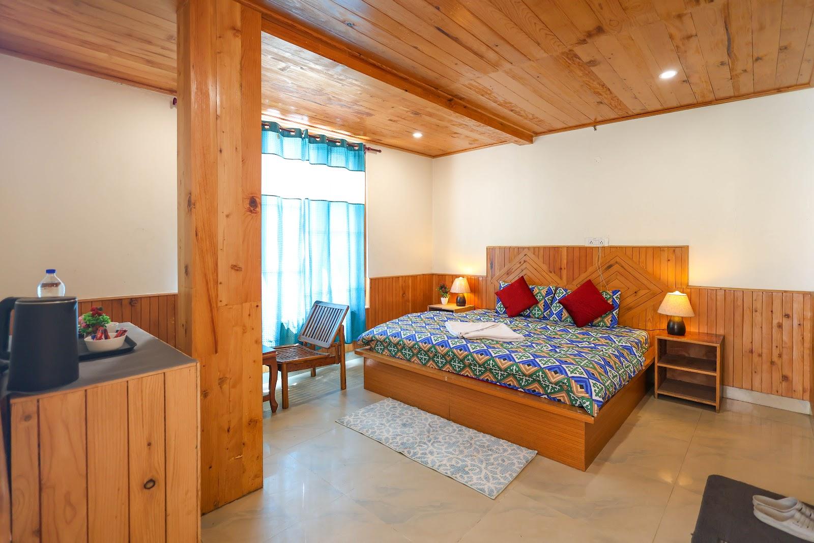 MOKSHA WOODHOUSE – photo 2
