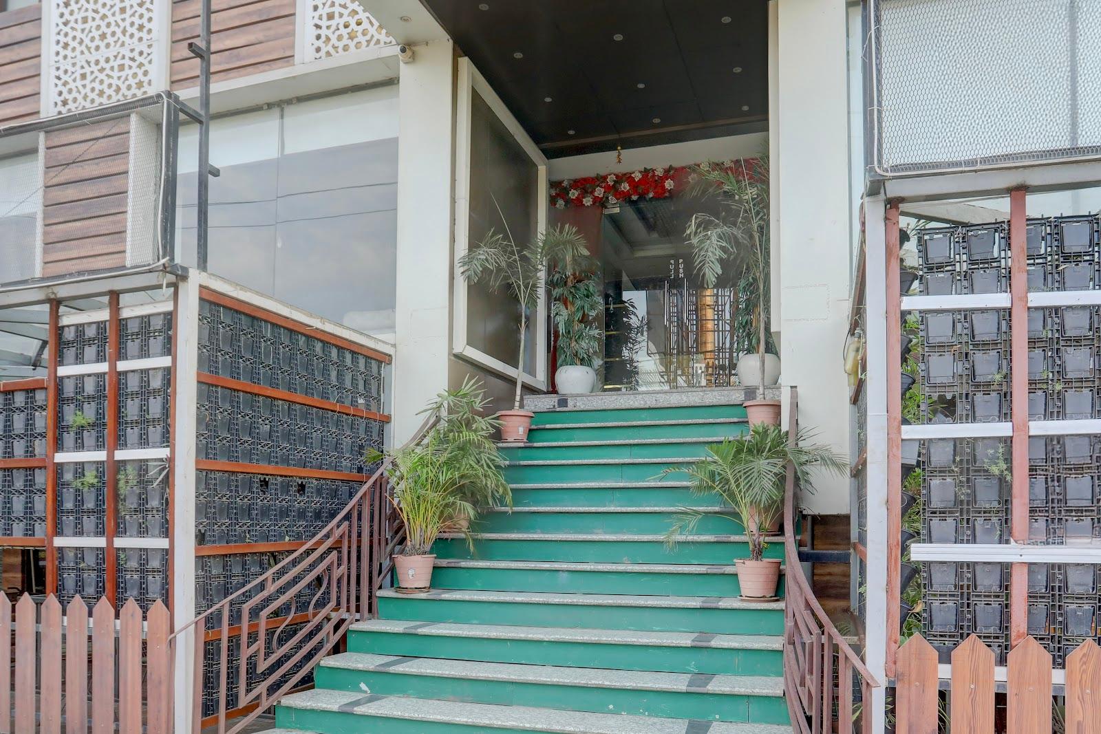THE GOLDEN CROWN HOTEL , BANQUET & CAFE