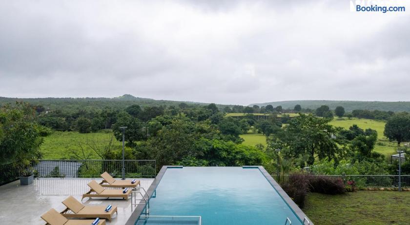 StayVista at The Rainfield Villa | Premium Villa with Swimming Pool in Nashik – photo 2