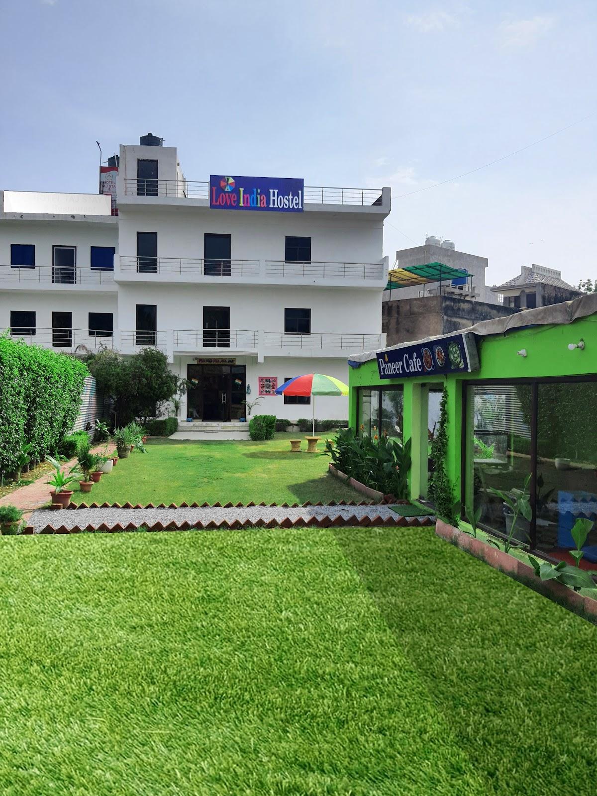 Love India Hotel – photo 1