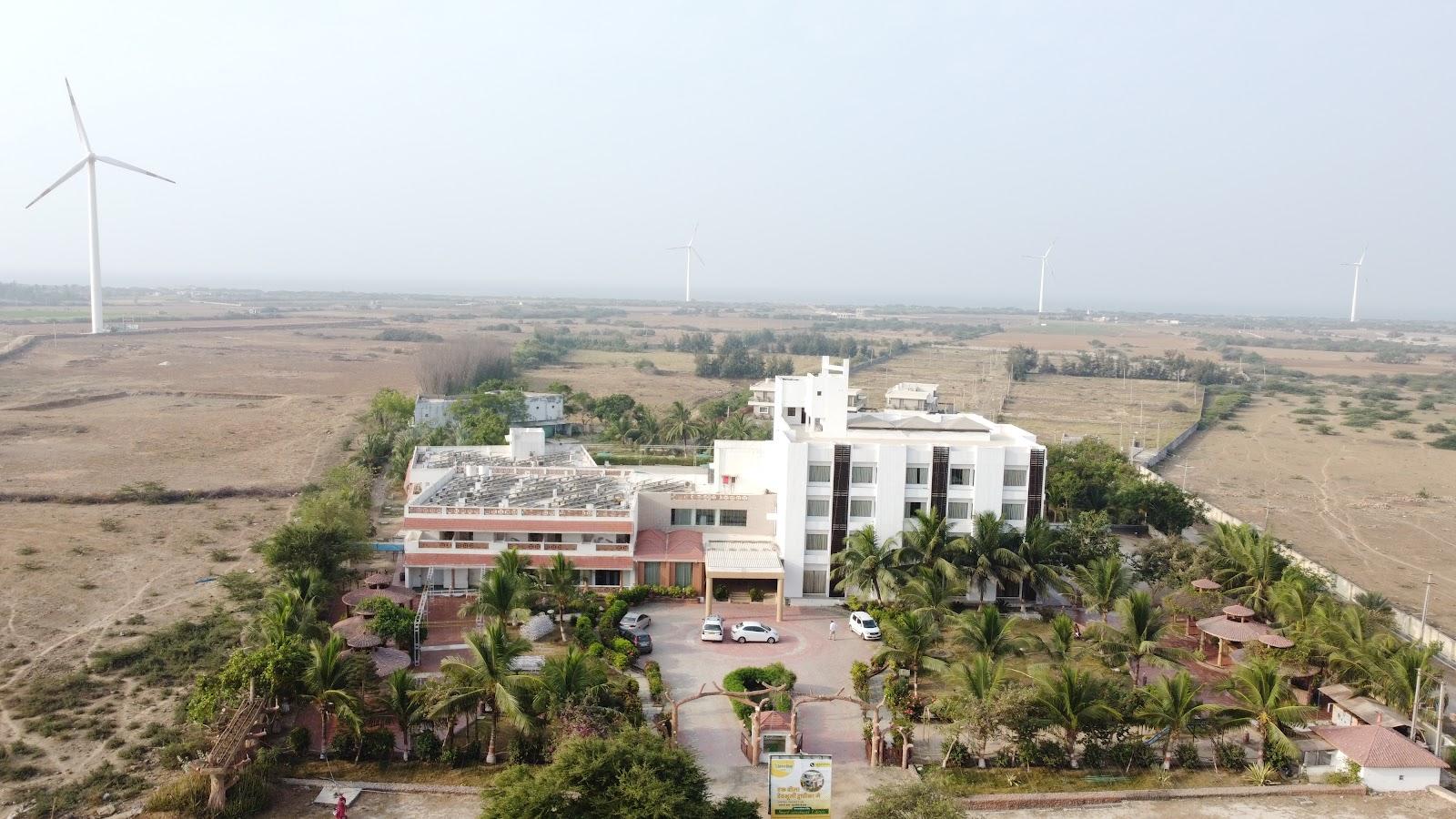Goverdhan Greens Resort Dwarka – photo 1
