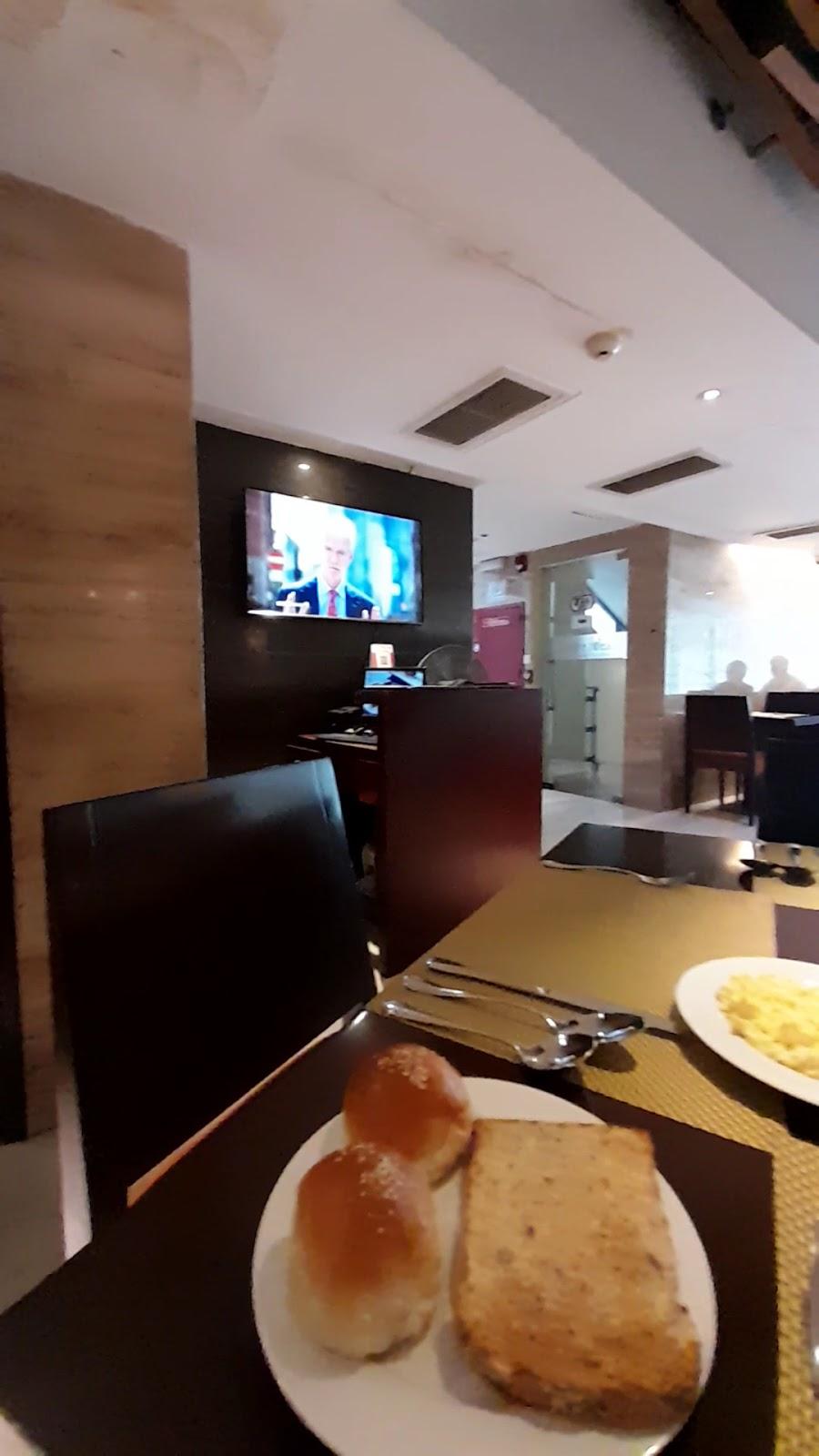 Lakeshore Suites – photo 2