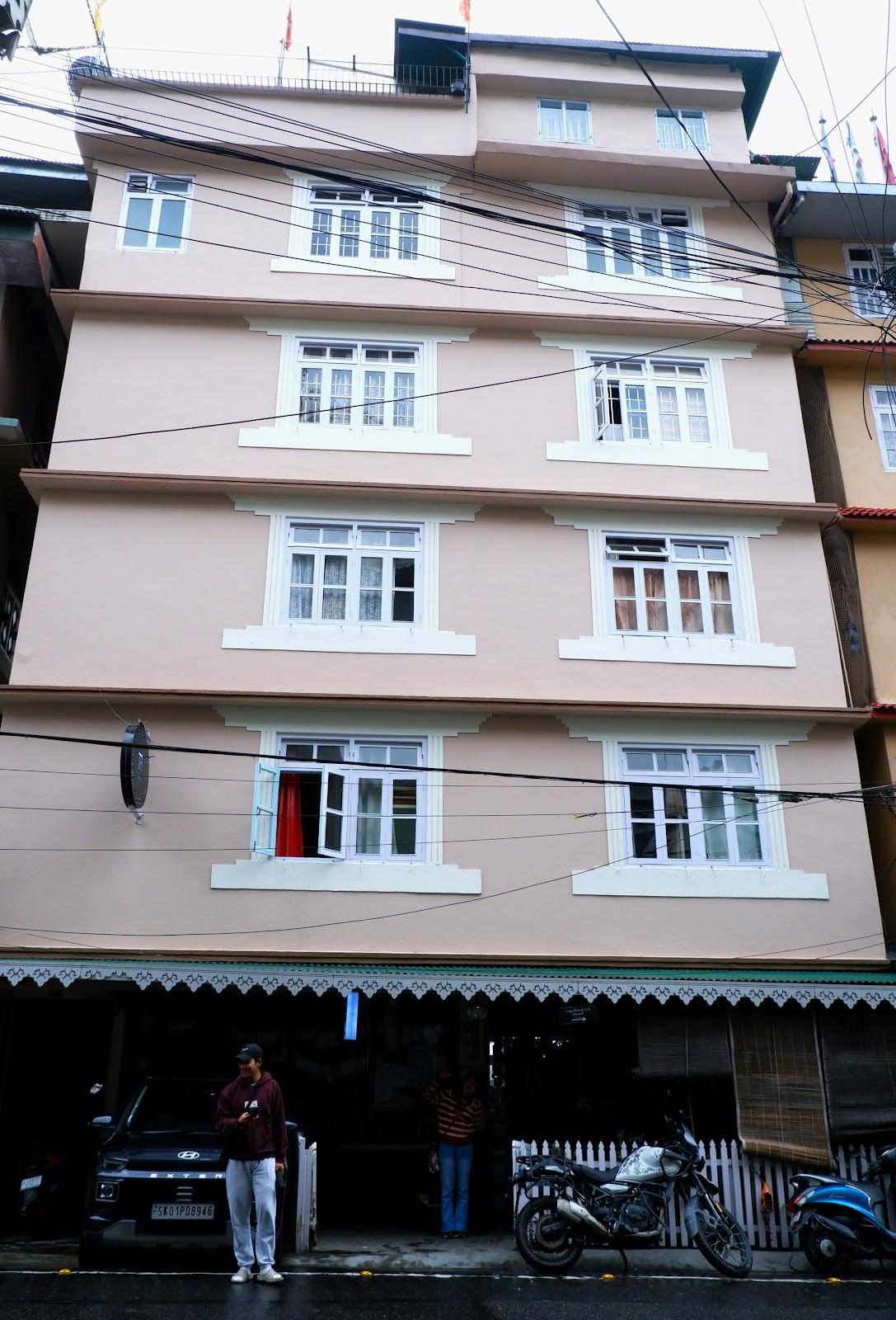Tag Along Backpackers