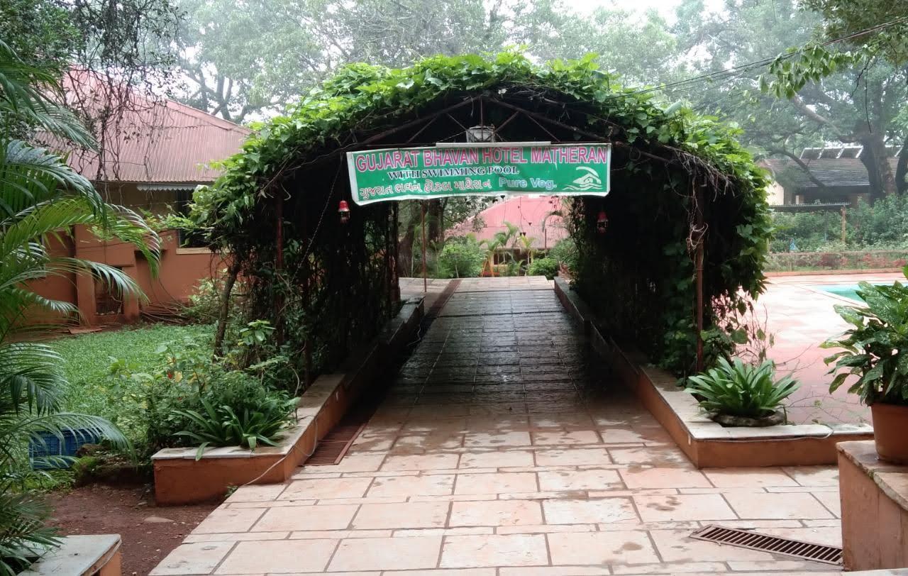 Gujarat Bhavan Hotel, Matheran – photo 1