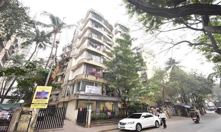 Dhanvantari Hotel Near Kokilaben Hospital – photo 1