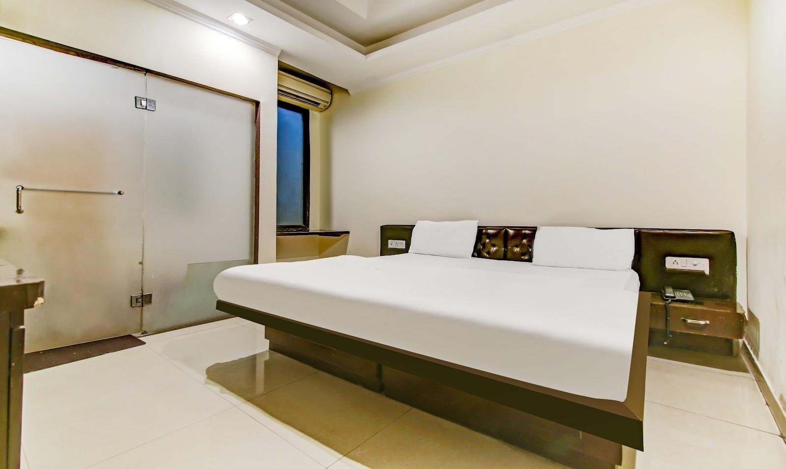 Hotel Crown Palace - Hotel in Vasundhara Sector 5 – photo 2