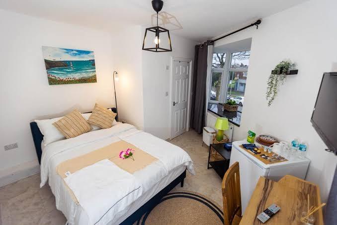 Airstaybnb - Single Room with Private Bathroom