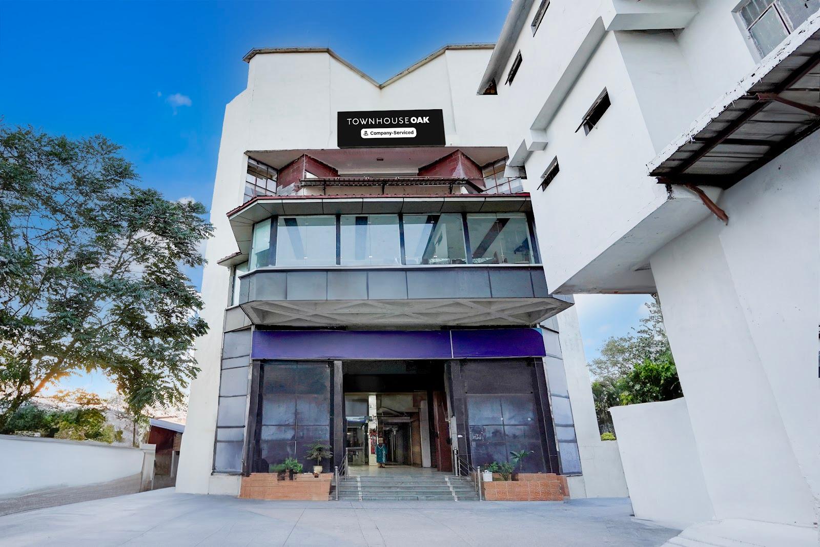 Townhouse Oak Clock Tower Formerly Hotel Ambassador – photo 1