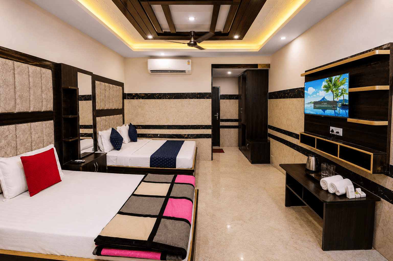 Luxury Palace Vrindavan (Radhe raj Group of Hotels) – photo 2