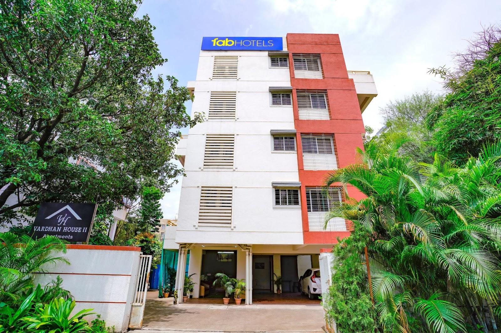 FabHotel Vardhan House II - Hotel in Baner, Pune
