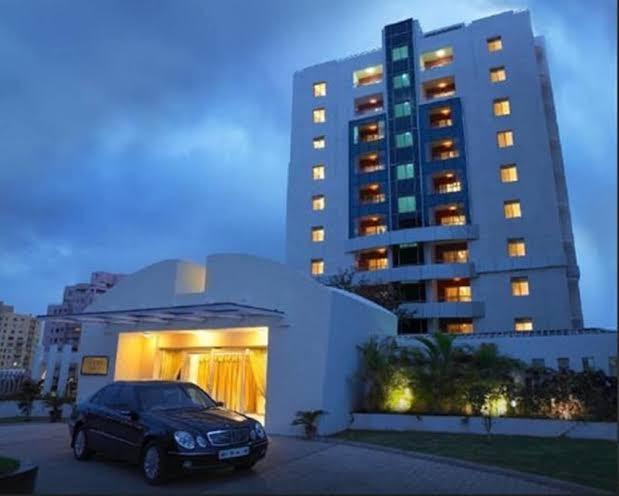Royal Orchid Golden Suites – photo 1