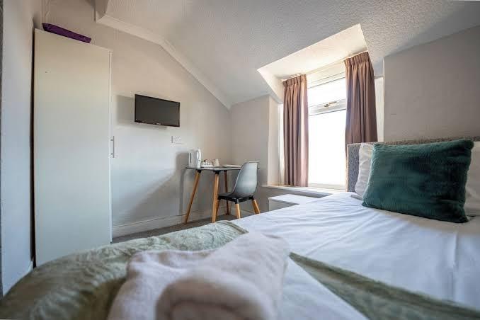 The Clifton Seafront Hotel – photo 4