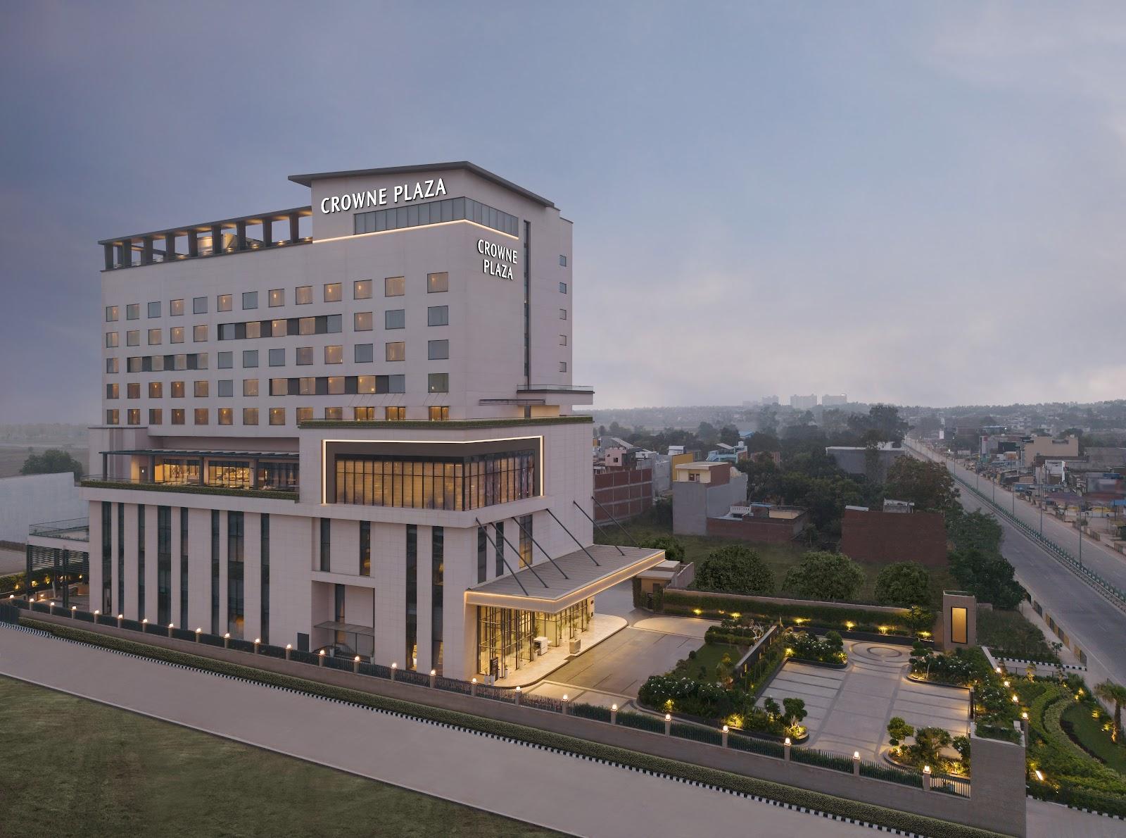 Crowne Plaza Lucknow by IHG – photo 1