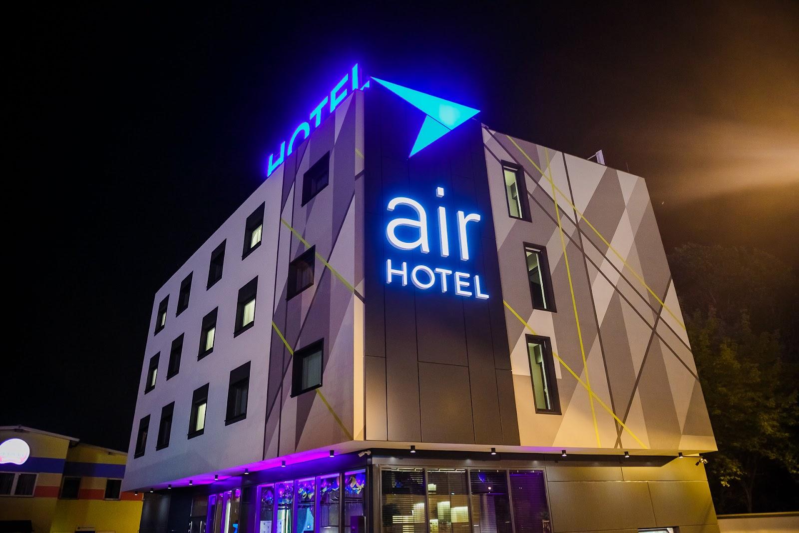 Air Hotel – photo 1