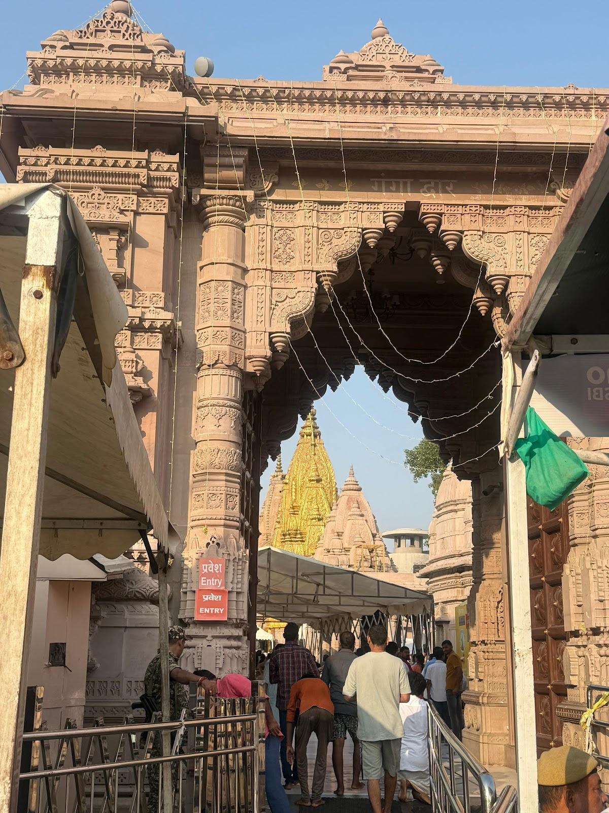 Kashi Vishwanath temple near lodge – photo 1