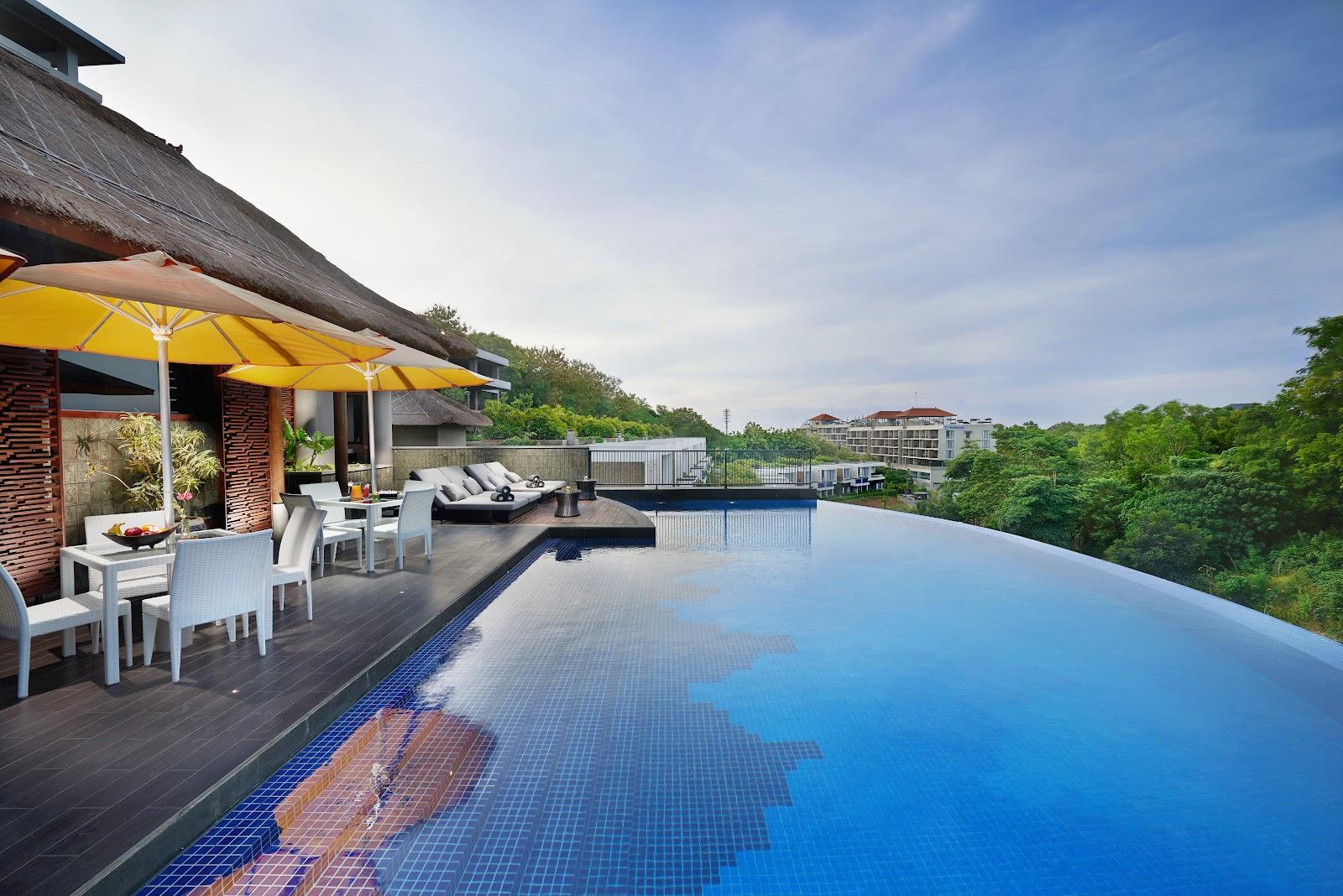 The Sterling Hotel & Villa's – photo 4