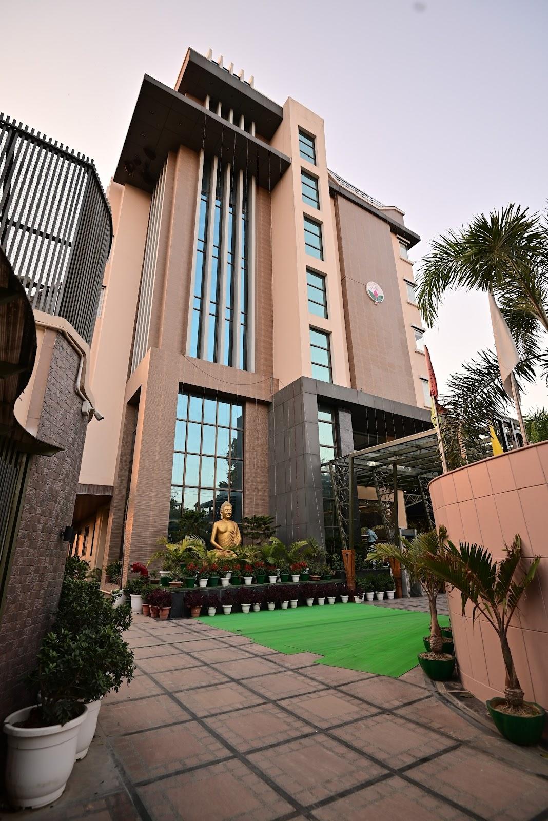 The Pinnacle Inn Sarnath – photo 1