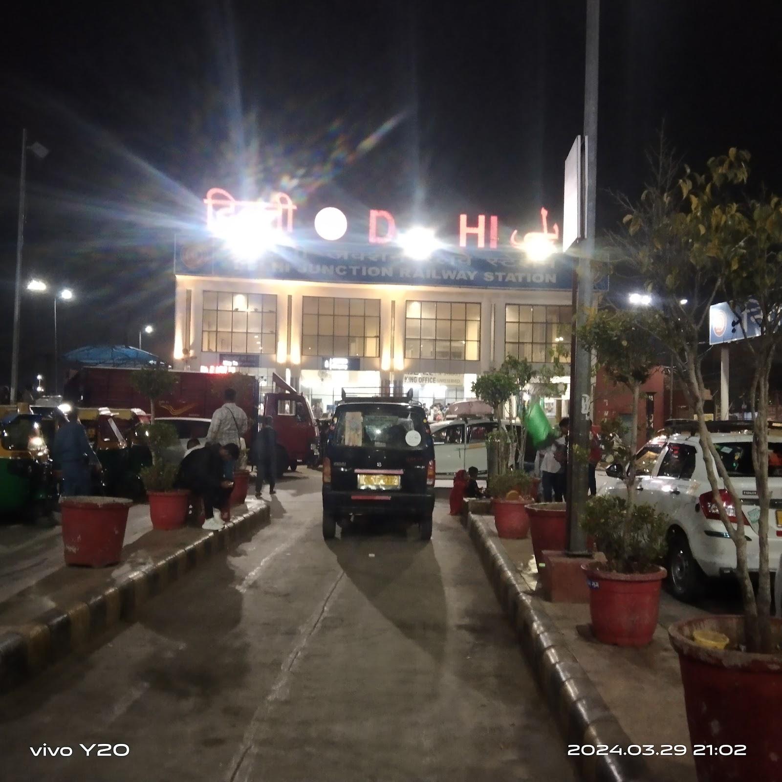 Delhi Station Sleeper Waiting Room – photo 4