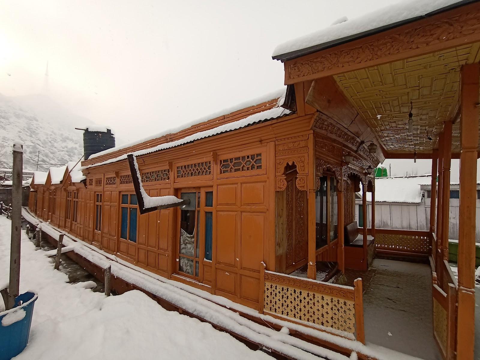 Houseboat New Suzan – photo 1