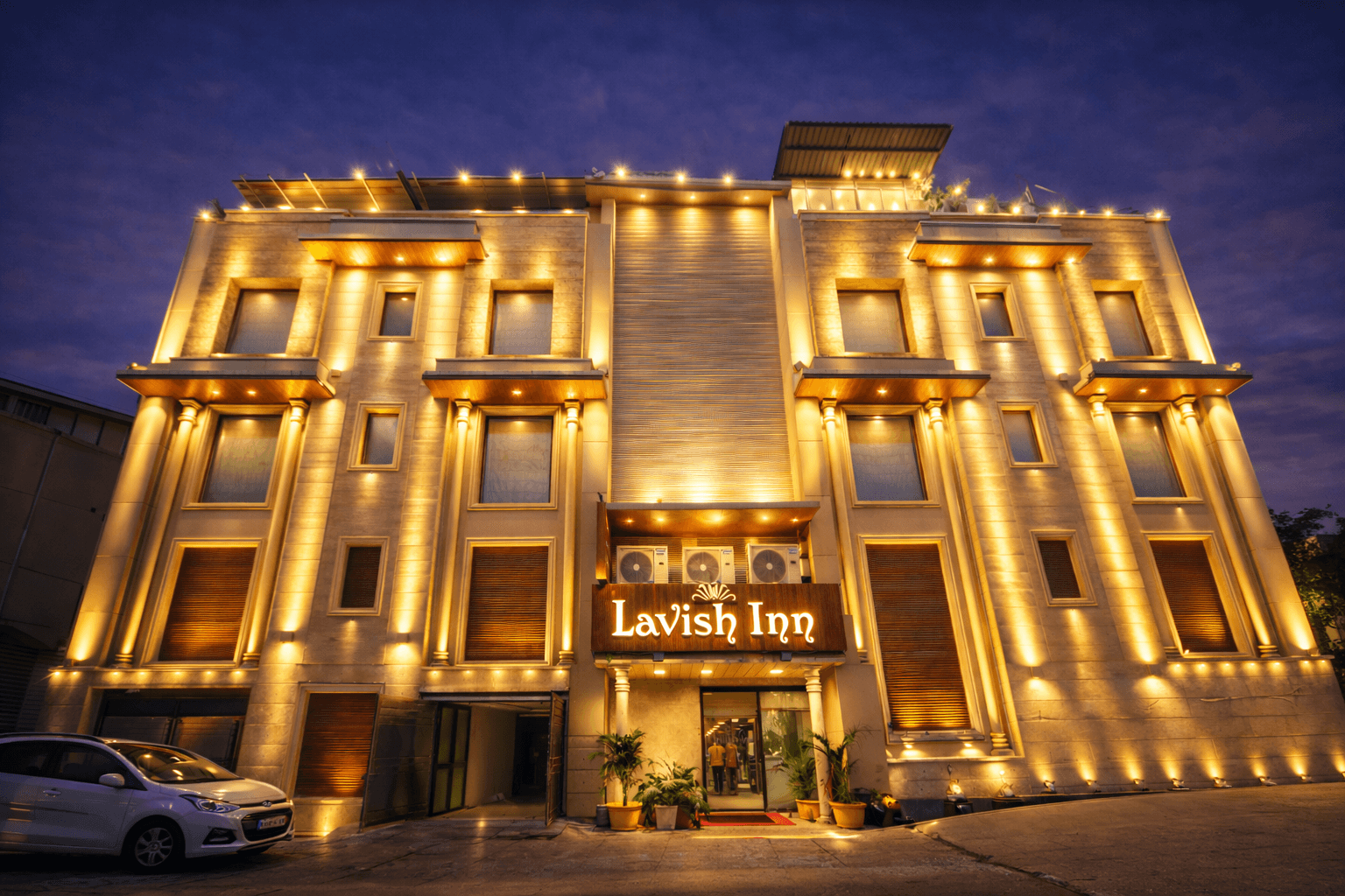 Qotel Signature Lavish inn Rajouri Garden – photo 1