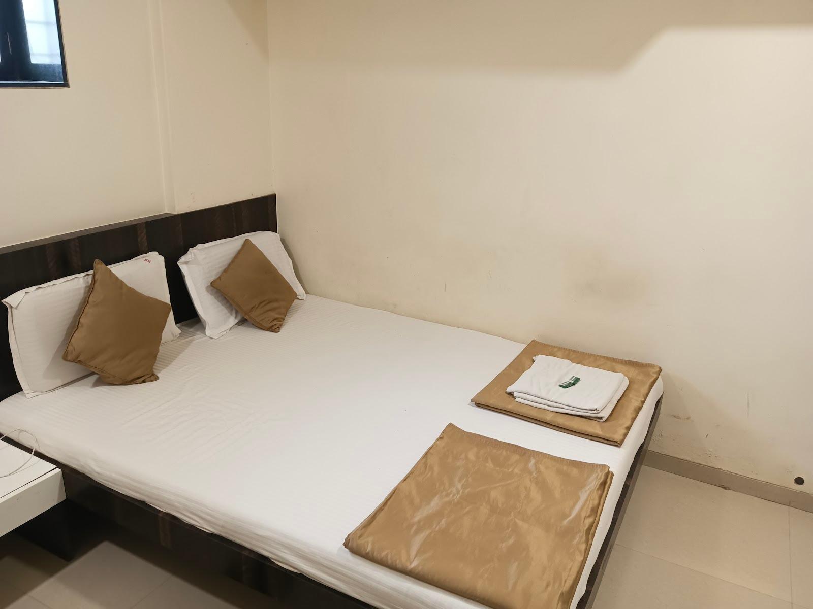 Hotel Honest (5 mins from Borivali Station) – photo 1