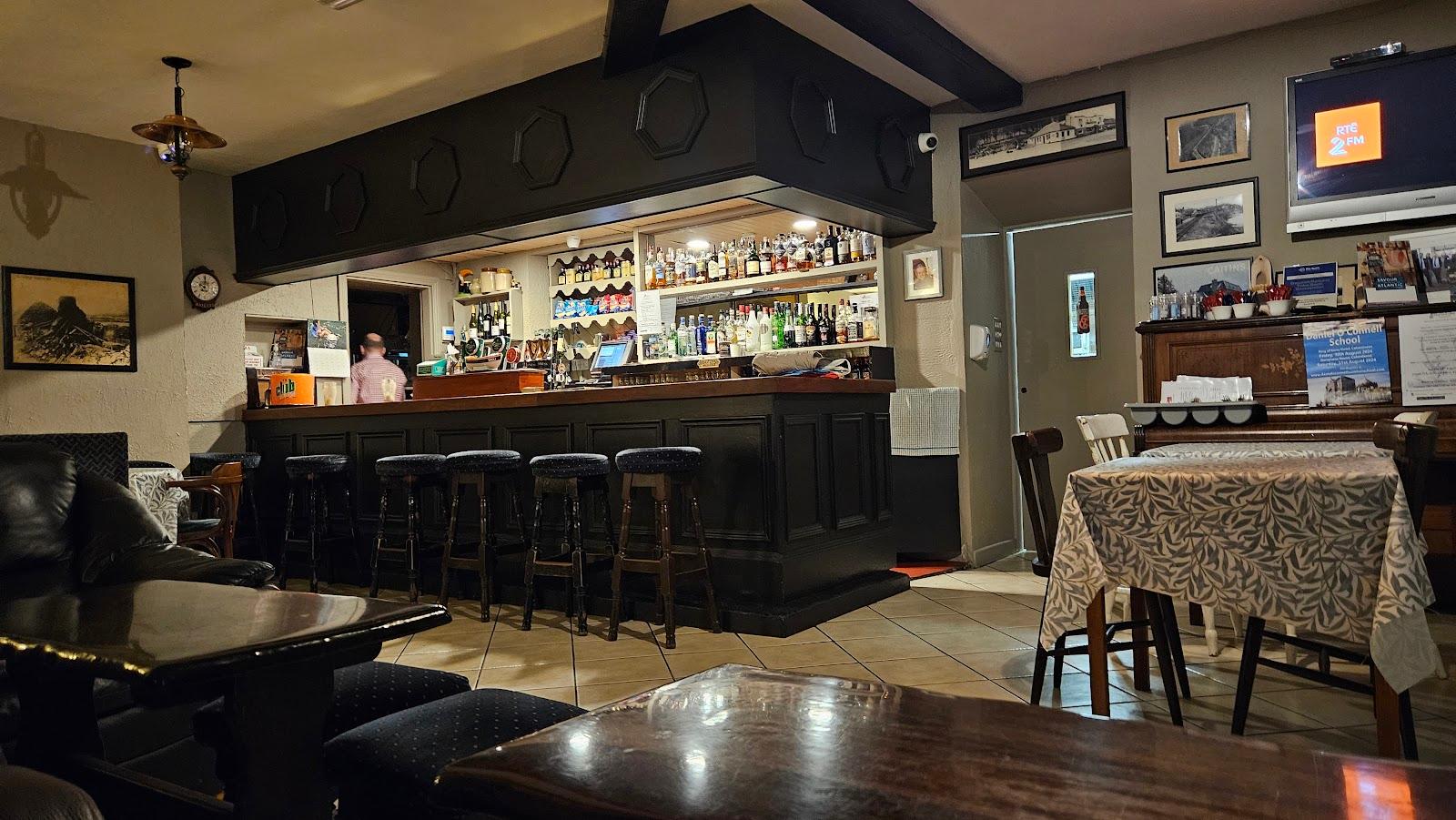 Caitins Pub and Accomodation – photo 1