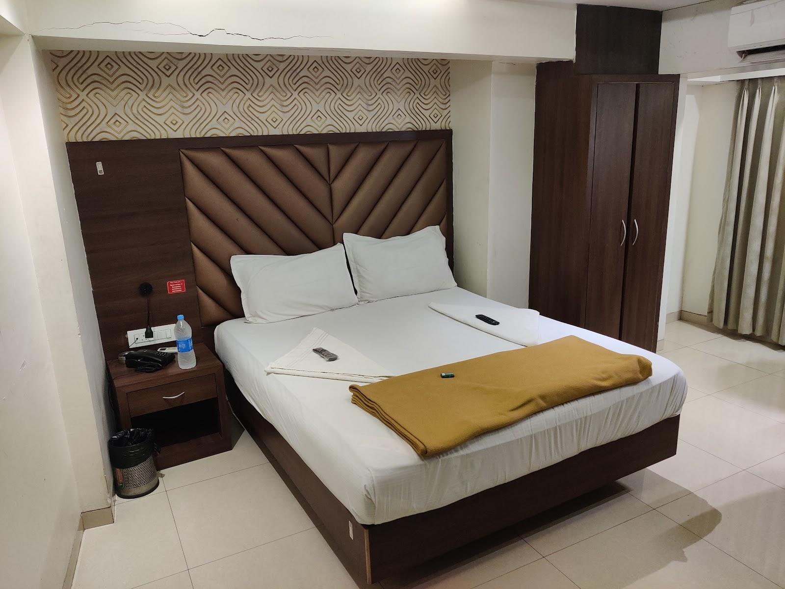 Hotel Godavari inn Dahisar Mumbai – photo 2