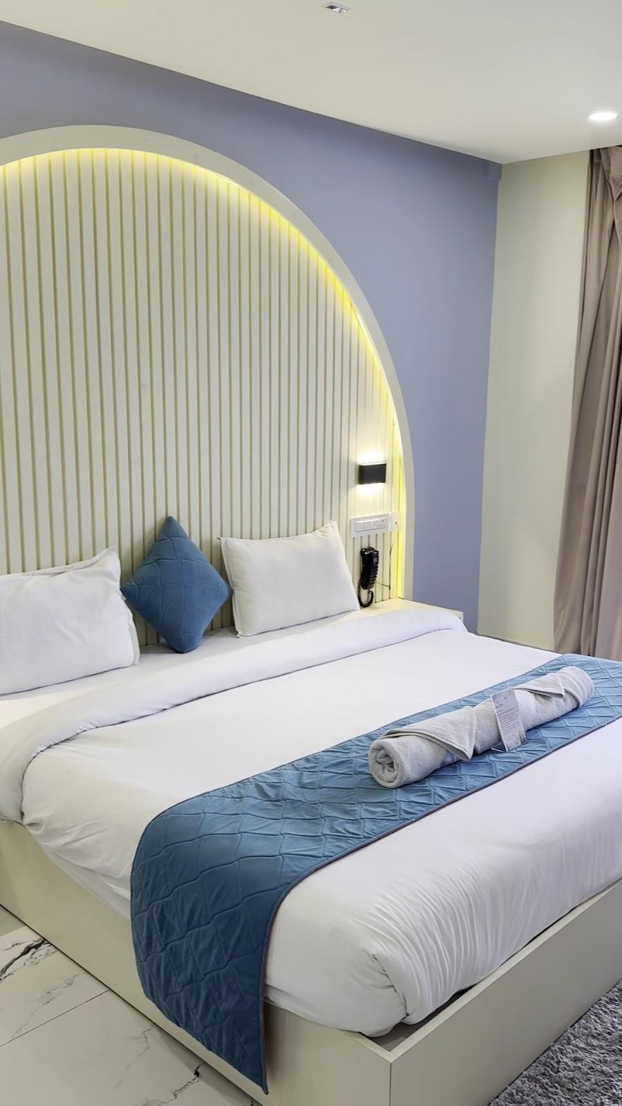 Spruce Hill Hotel & Restro – photo 2