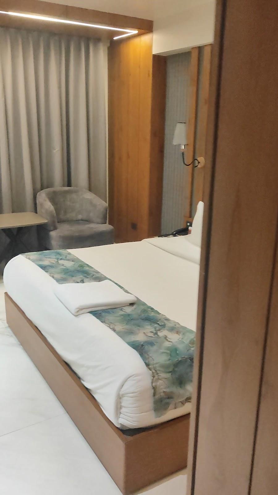 AJ Grand Hotel – photo 2
