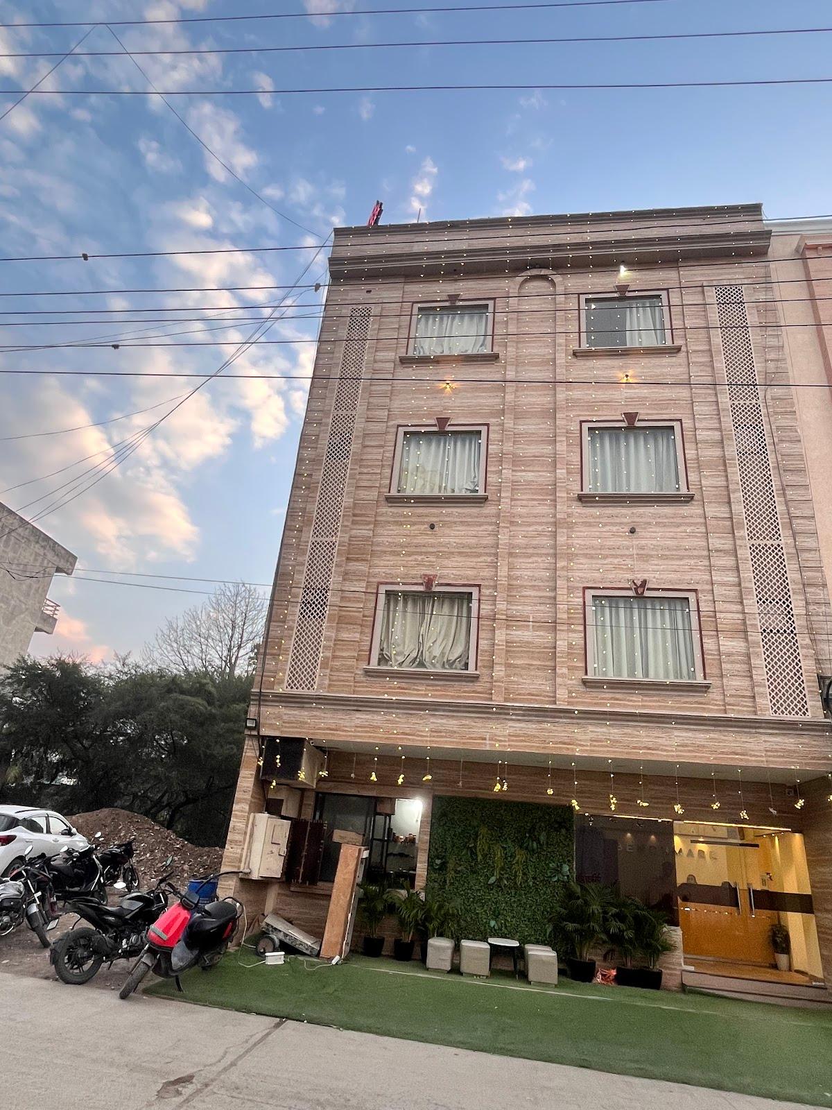 The Benchmark Hotel – photo 1