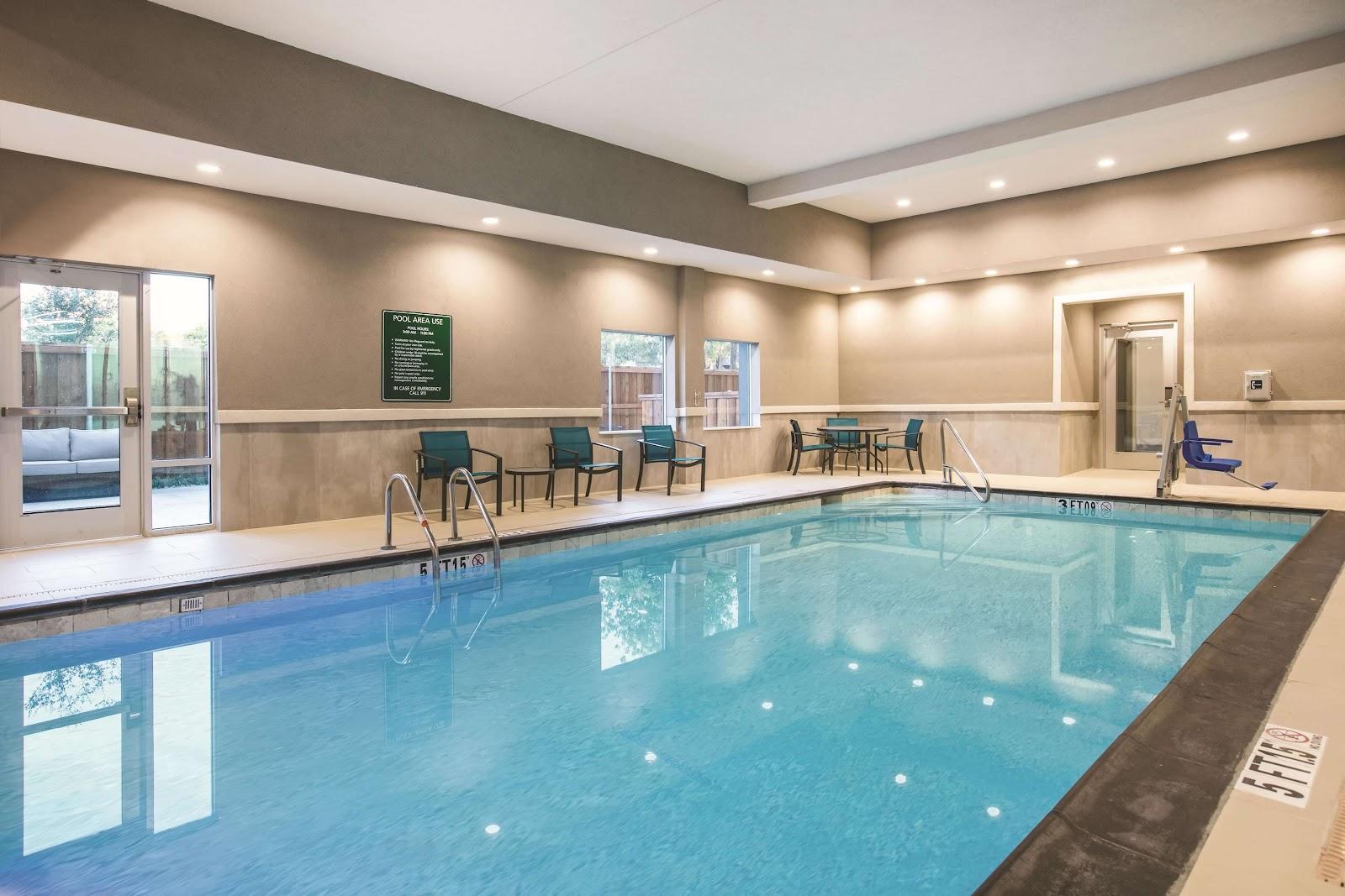 La Quinta Inn & Suites by Wyndham Dallas - Richardson – photo 3