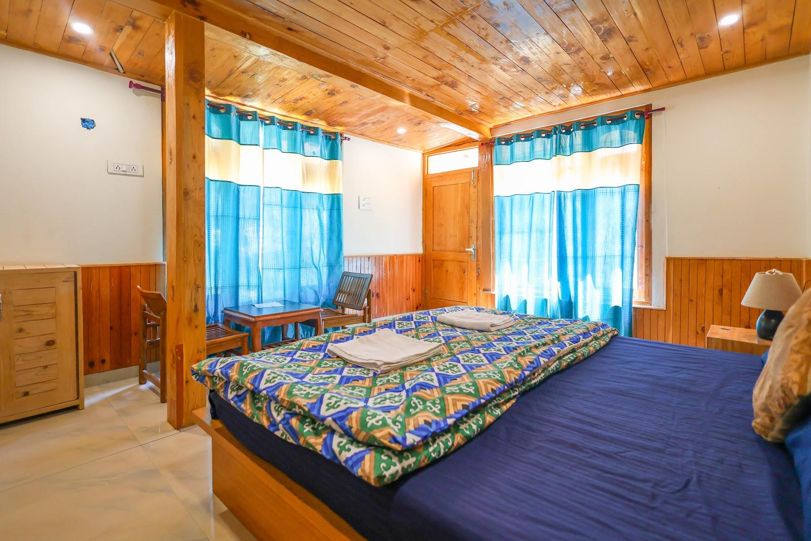 MOKSHA WOODHOUSE – photo 3