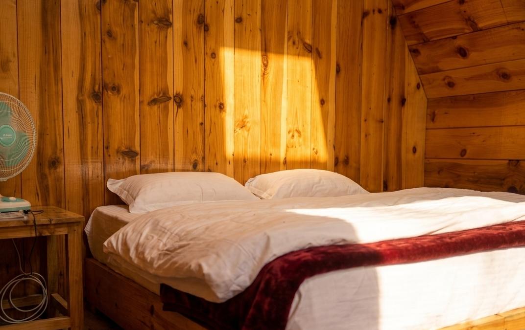 HIma 360 | A-Frame Cabin · Panoramic Sainj Valley Views – photo 3
