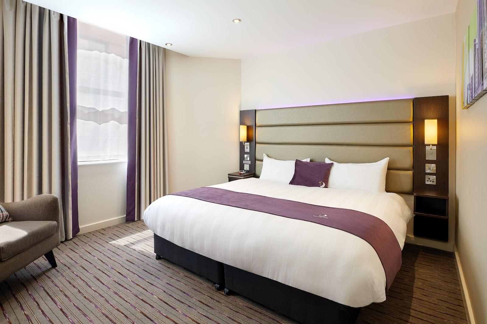 Premier Inn Woking Town Centre hotel – photo 2